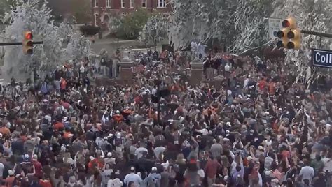 Final Four: Auburn radio call of foul paired with Toomer’s Corner 